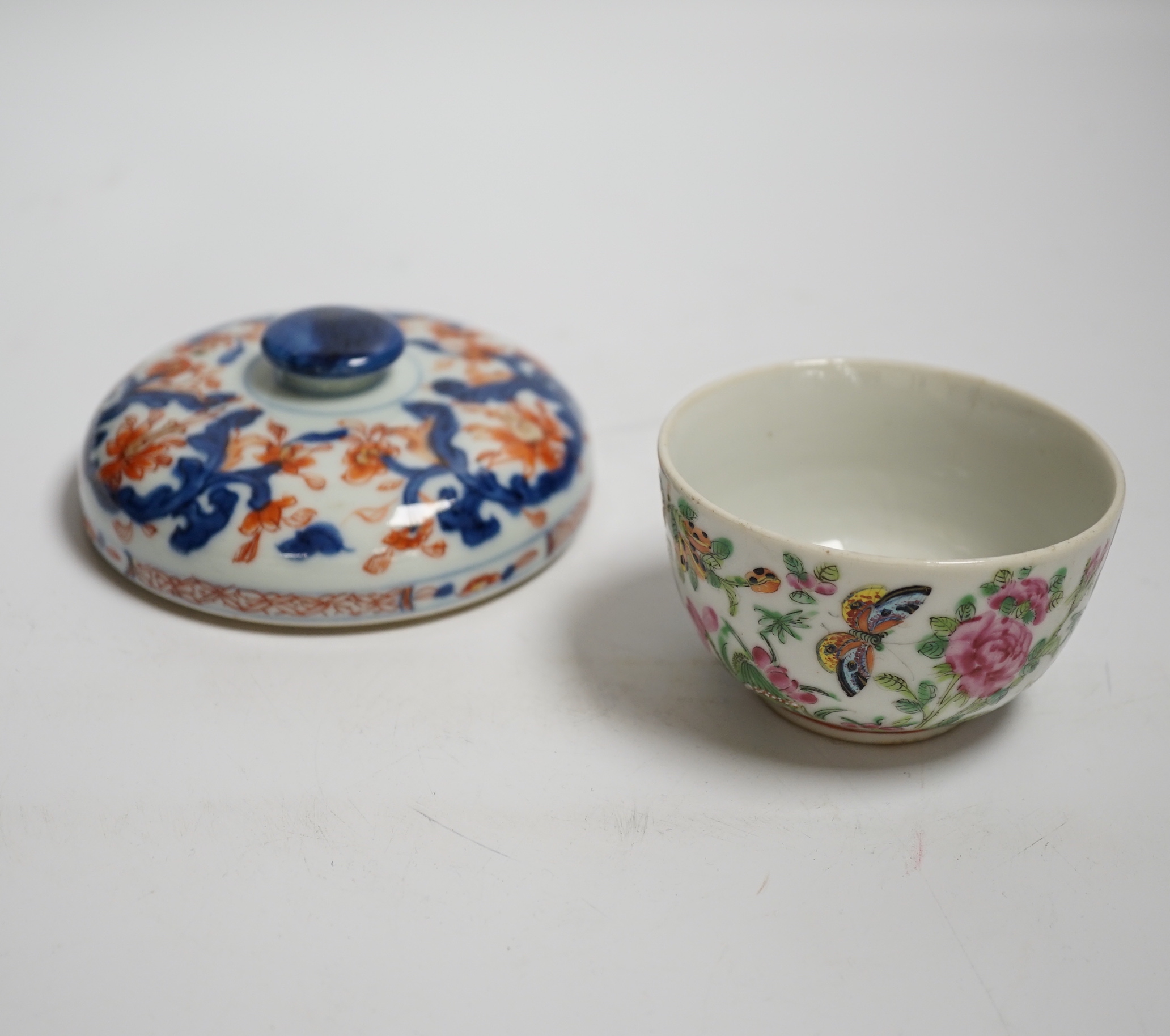 A Chinese famille rose bowl decorated with butterflies and birds together with an Imari cover, largest 11.5cm in diameter